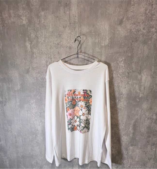 オーガニックコットンFlowerシリーズ Each Blossom Has Its Own Beauty Tシャツ オーガニックコットン/フロント